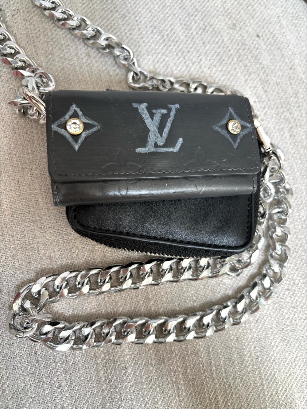 LOUIS VUITTON Custom Metallic Grey Vernis Reade Leather Key Wallet